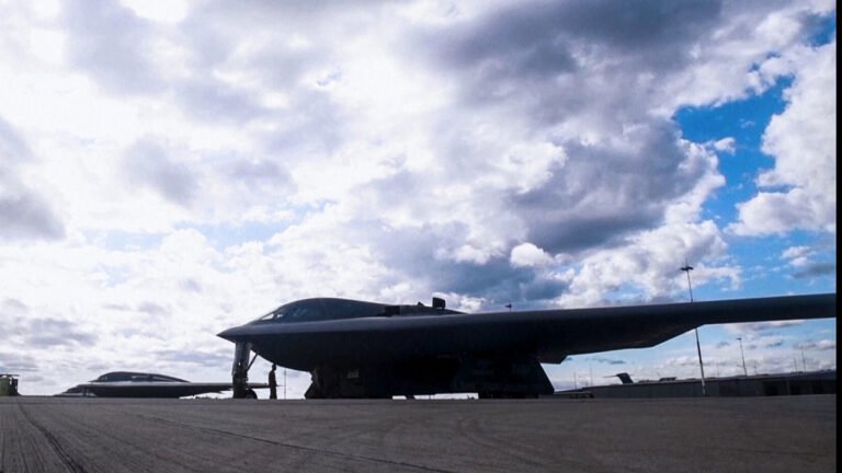 b2stealthbomberap_hdv.jpg