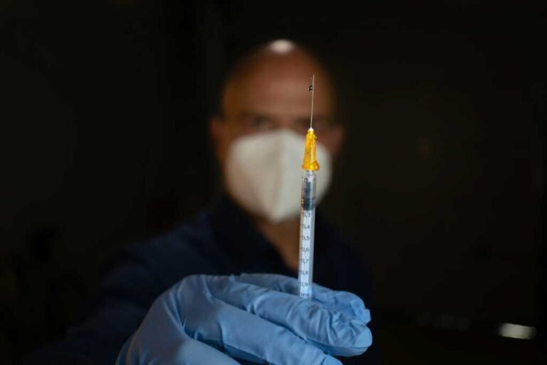 vaccineneedle-unsplash.jpg